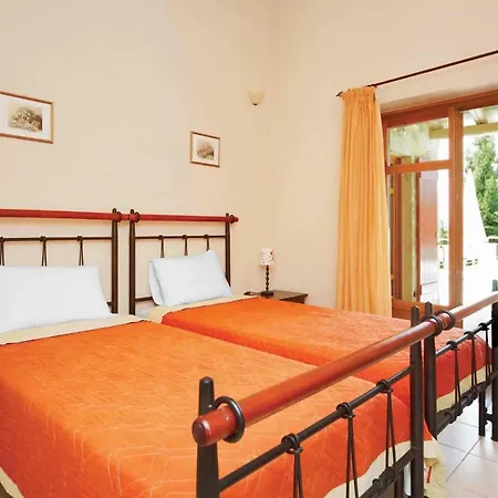 Вилла Markantonata Sleeps 4 Air Con Wifi